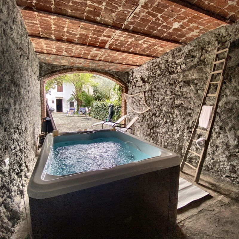 Cascina Liebe: bassin, jacuzzi