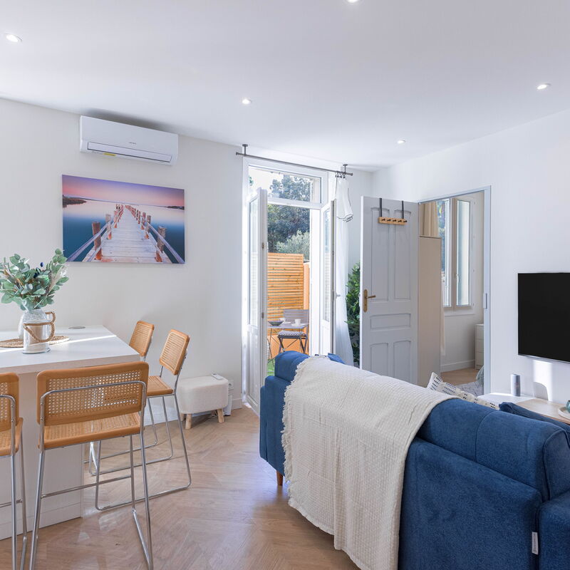 Leandre Sardou: Soggiorno