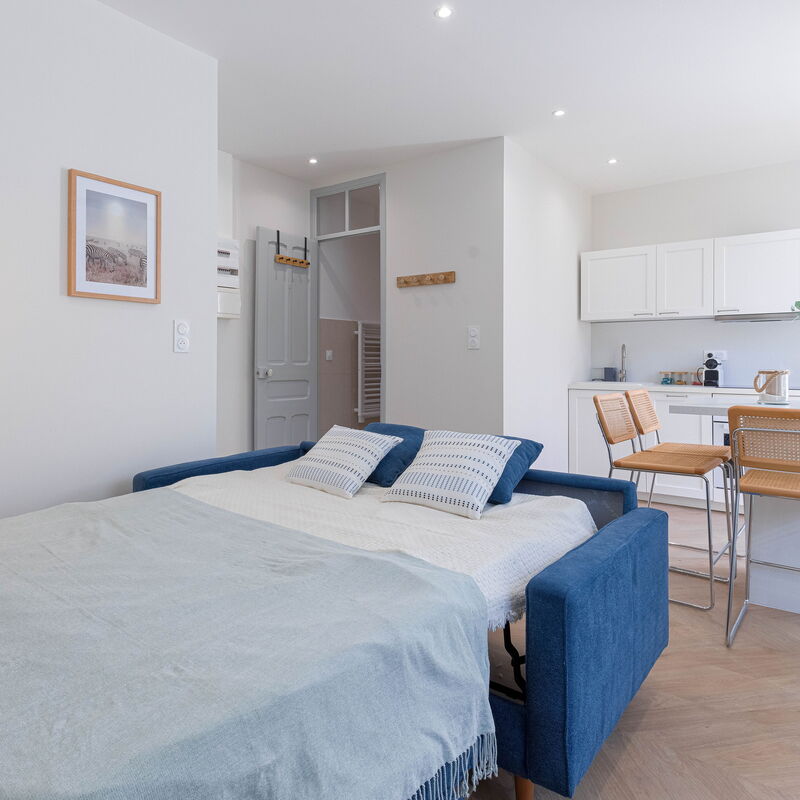 Leandre Sardou: Soggiorno