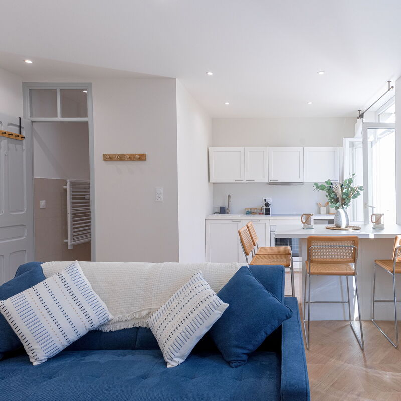 Leandre Sardou: Soggiorno