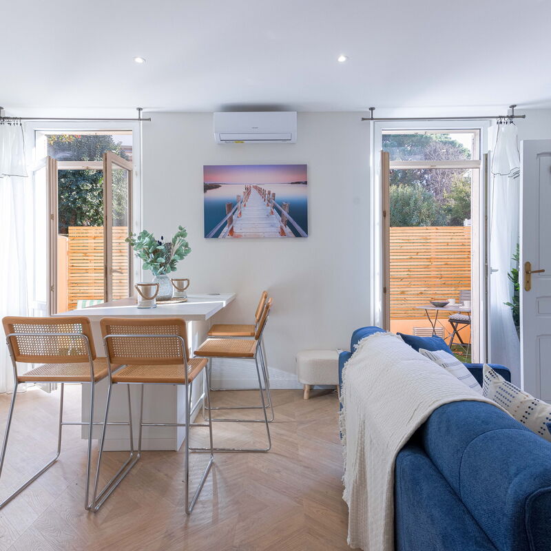 Leandre Sardou: Soggiorno