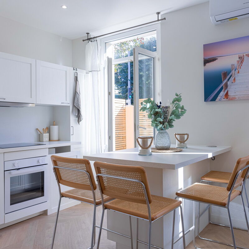 Leandre Sardou: Cucina, Soggiorno