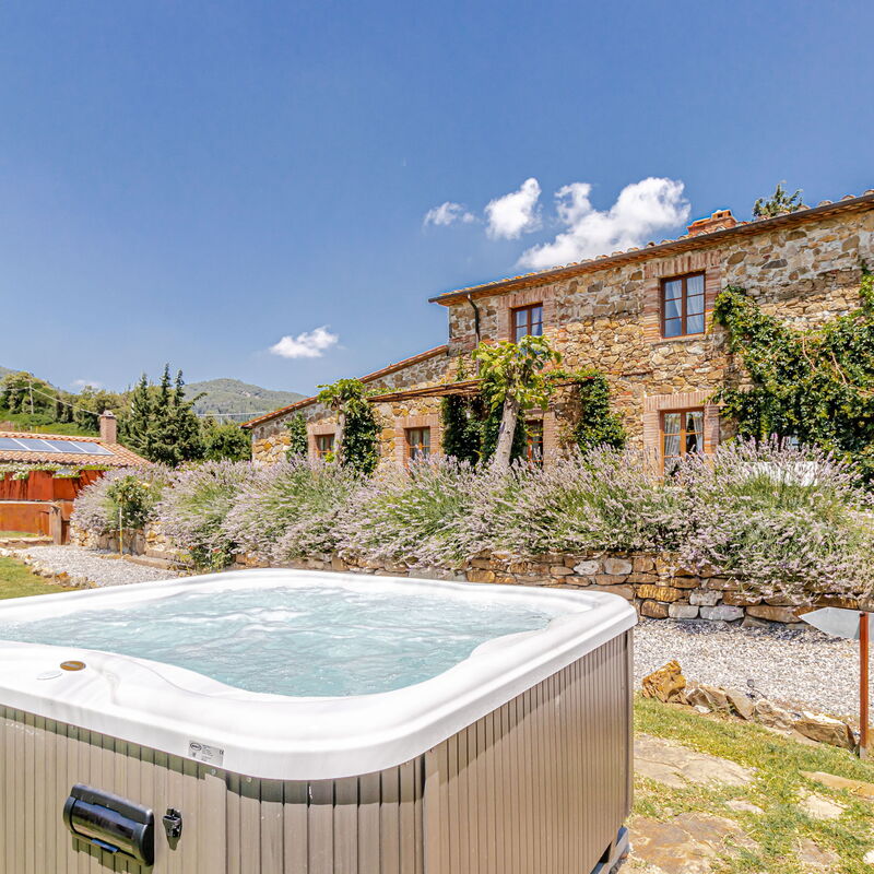 Villa Cedri By Halldis: Outdoor jacuzzi available for extra fee of €550 per week