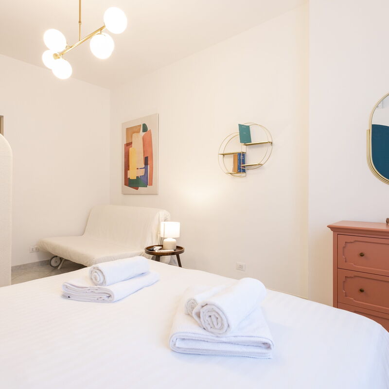 Tolstoj: Bedroom, Living Room