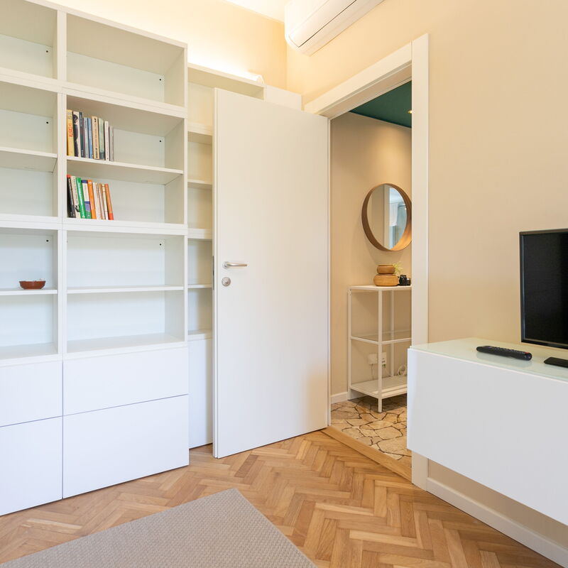 Modern One Bedroom Vignola: Living Room