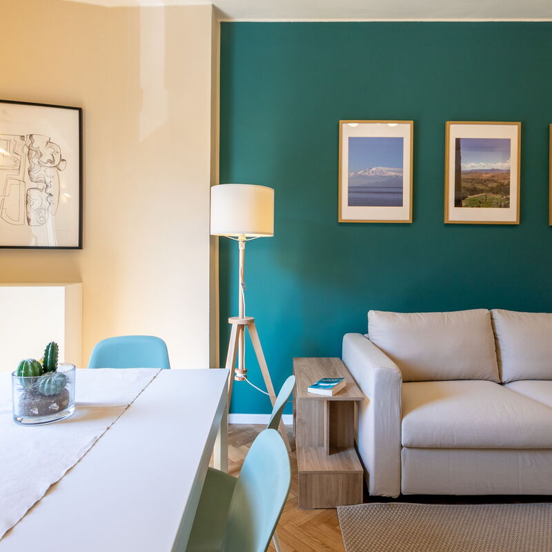 Modern One Bedroom Vignola: Living Room