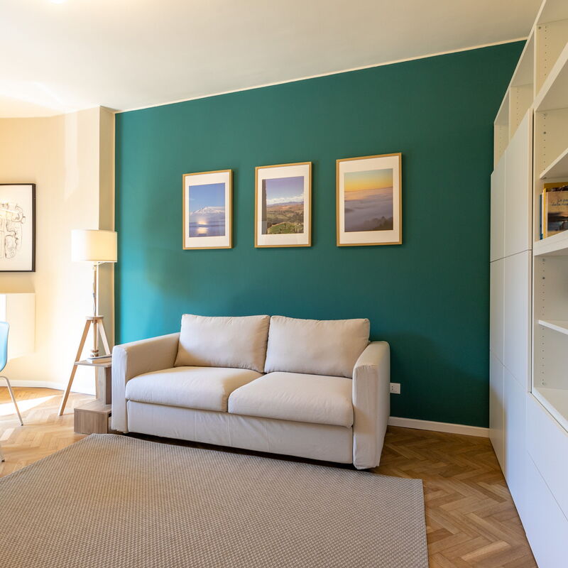 Modern One Bedroom Vignola: Living Room