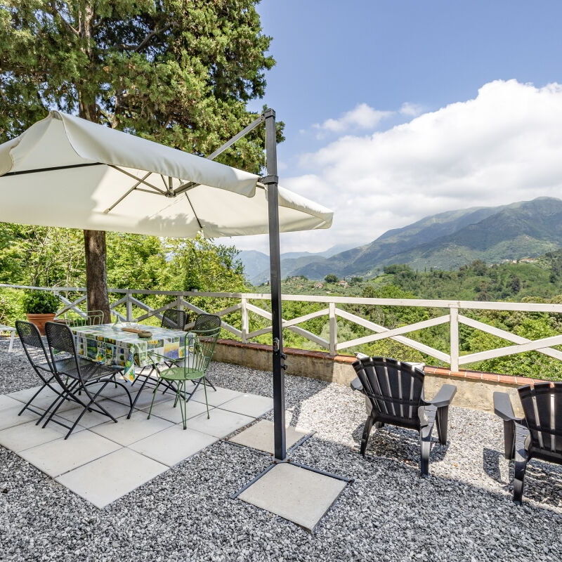 Casa Ortomaggiore: Building Exterior