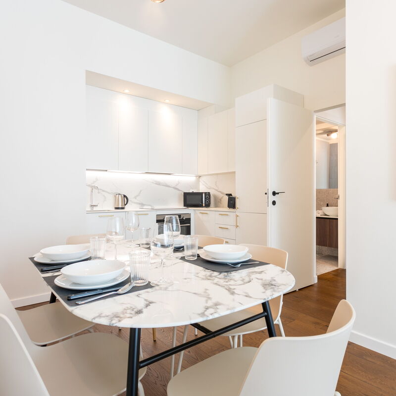 Mazzini: Dining Room, Kitchen