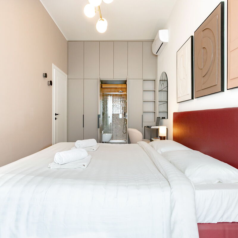 Mazzini: Bathroom, Bedroom