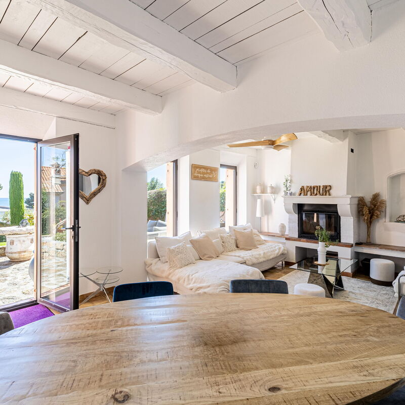 Villa Flore: Living Room