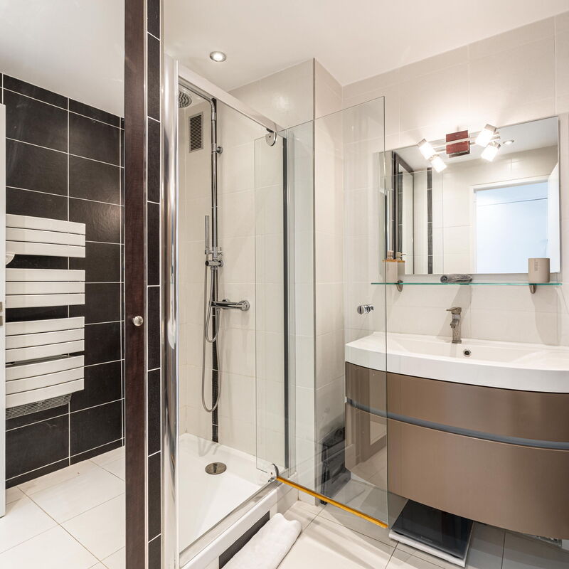 Latour Maubourg 20: Salle de bain