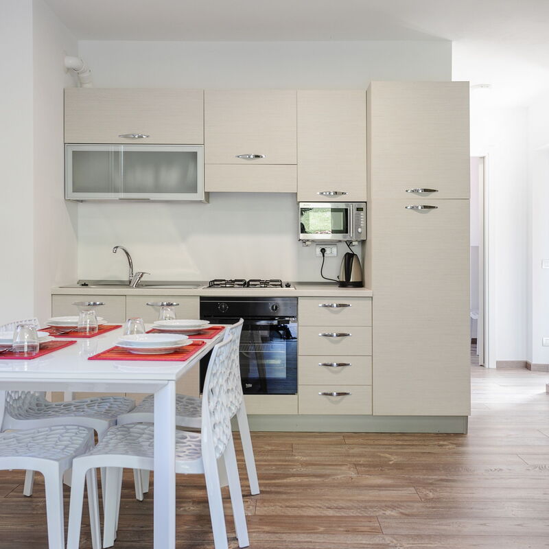 Cremia Suites: Dining Room, Kitchen