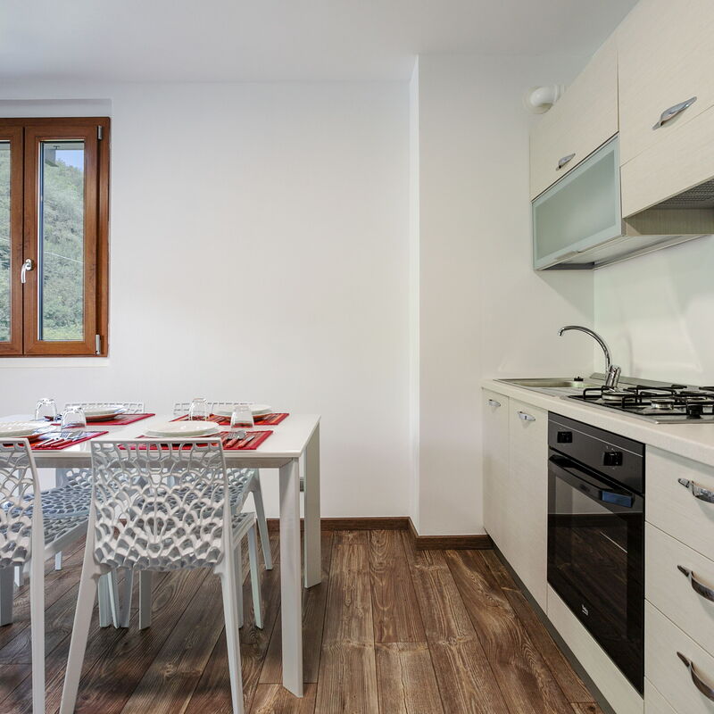Cremia Suites: Dining Room, Kitchen