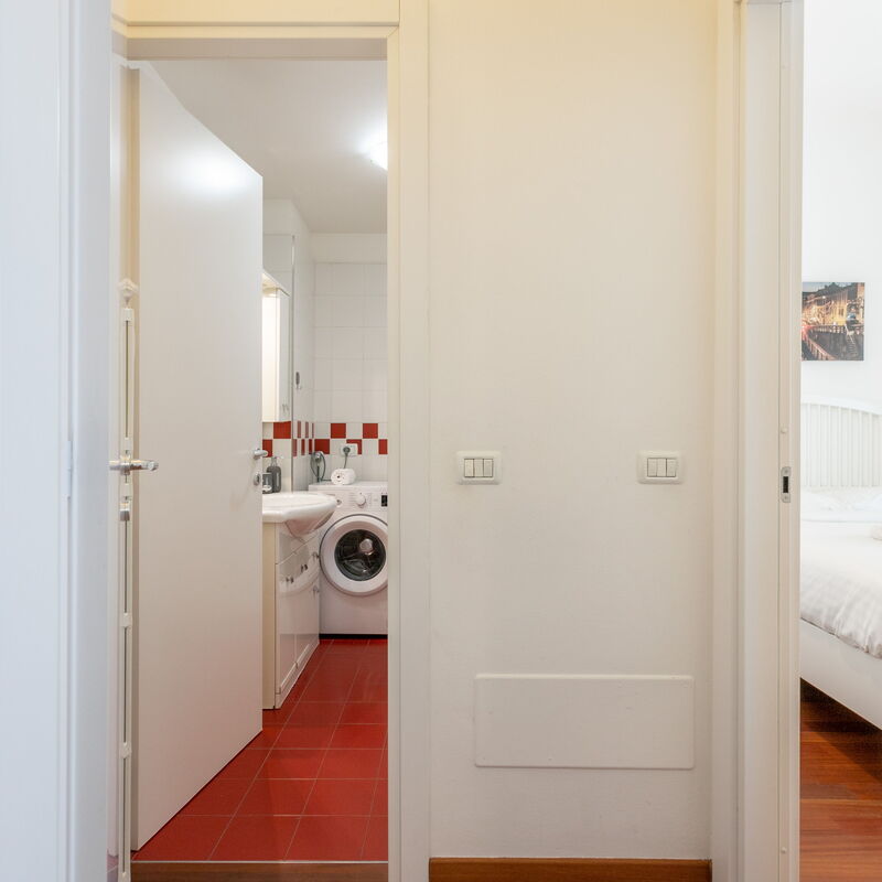 Genova [darsena-de Amicis]: Bathroom