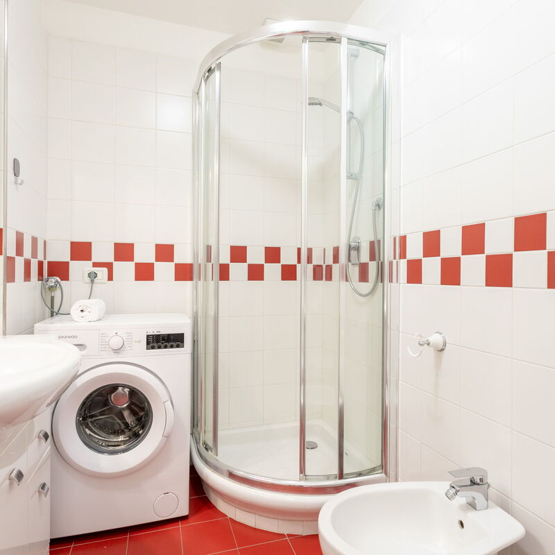 Genova [darsena-de Amicis]: Bathroom