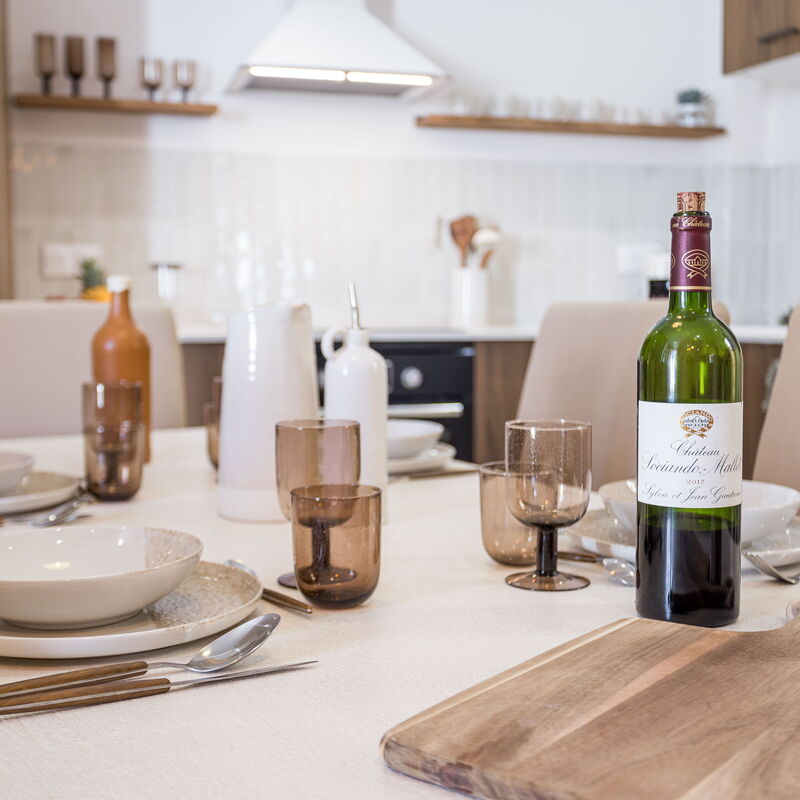 8 Rue Du Marché Forville: Cuisine, Salon