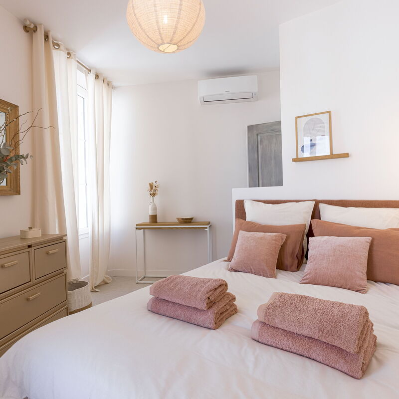 8 Rue Du Marché Forville: chambre à coucher