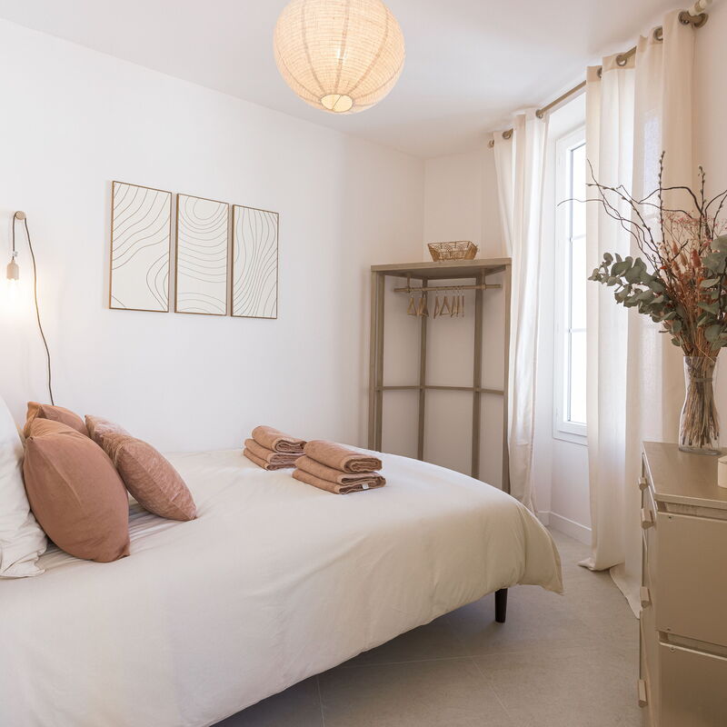 8 Rue Du Marché Forville: chambre à coucher