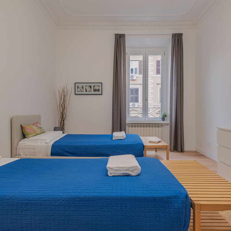 Life Home Vatican: Bedroom