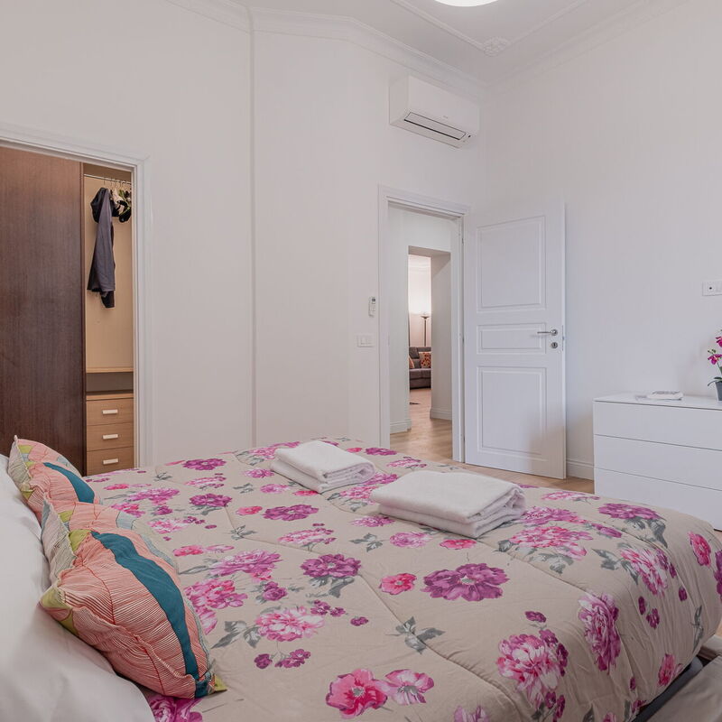 Life Home Vatican: Bedroom