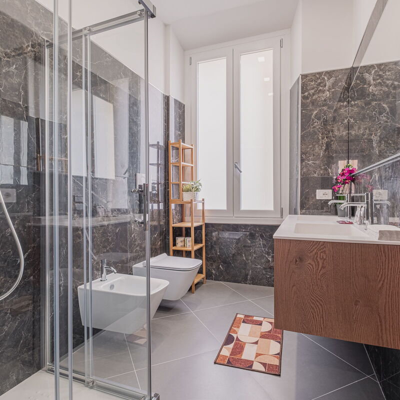 Life Home Vatican: Bathroom