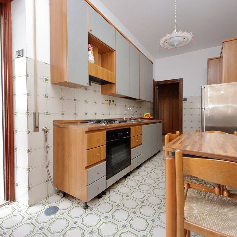 Fossato Di Vico: Balcon / Terrasse / Patio, Cuisine