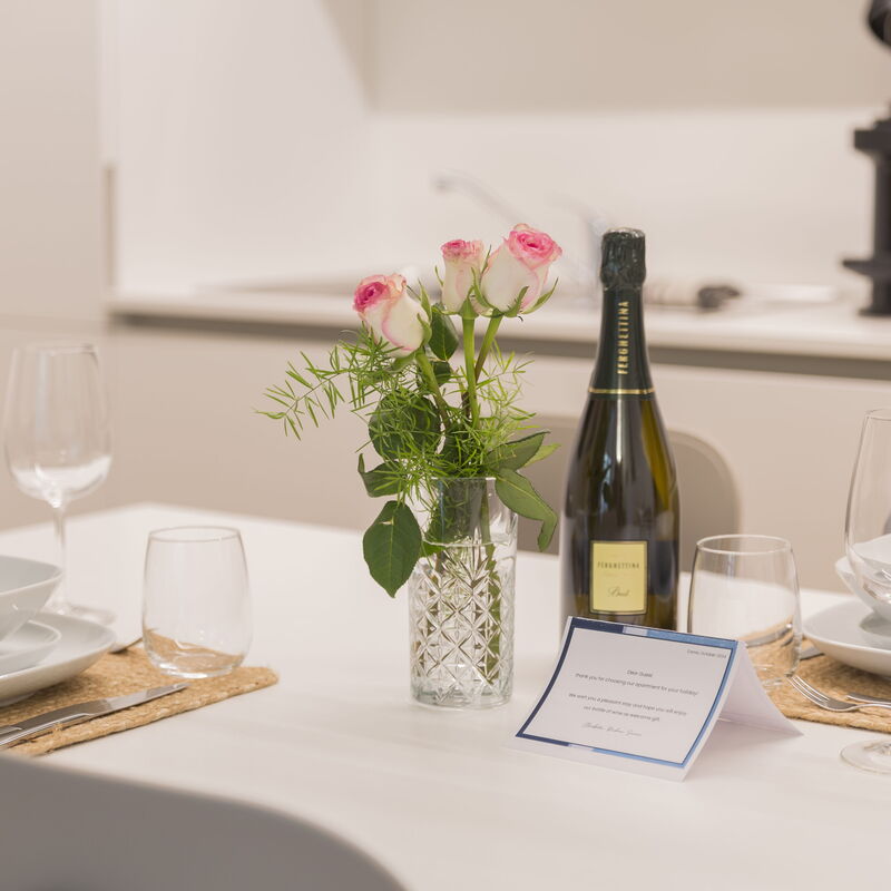 Volta City Suites: Dining Room, Room Detail