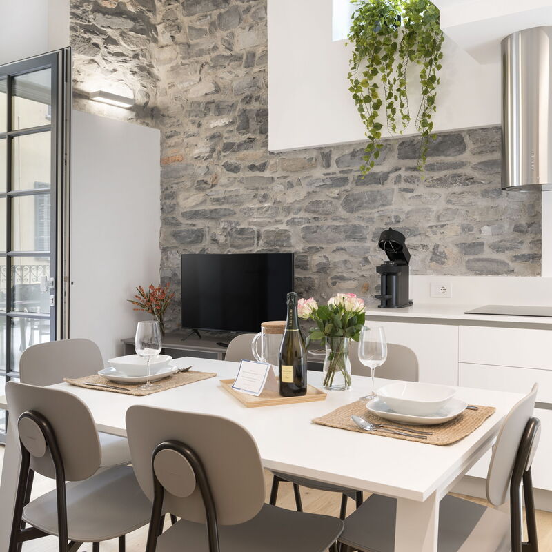 Volta City Suites: Dining Room, Kitchen