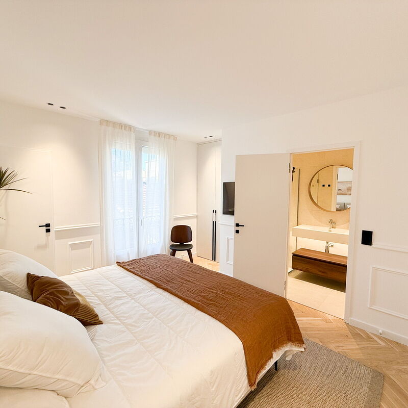 Appartement De Luxe 5 Mins à Pied Du Palais Des Festivals: chambre à coucher