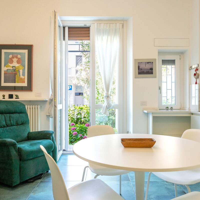 Nullo: Kitchen, Living Room