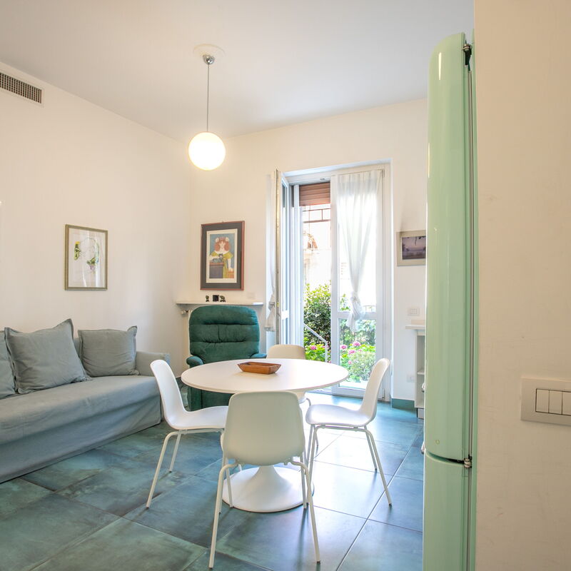 Nullo: Kitchen, Living Room