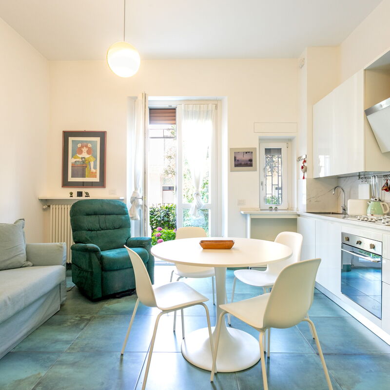 Nullo: Kitchen, Living Room