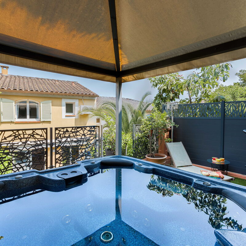 Les Villas De Mandelieu: Hot Tub