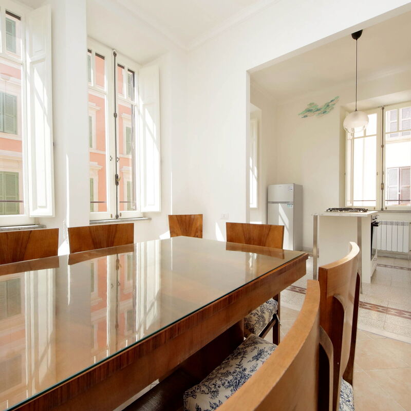 Lovely 2Br Basilica San Giovanni: Cucina, Sala da pranzo