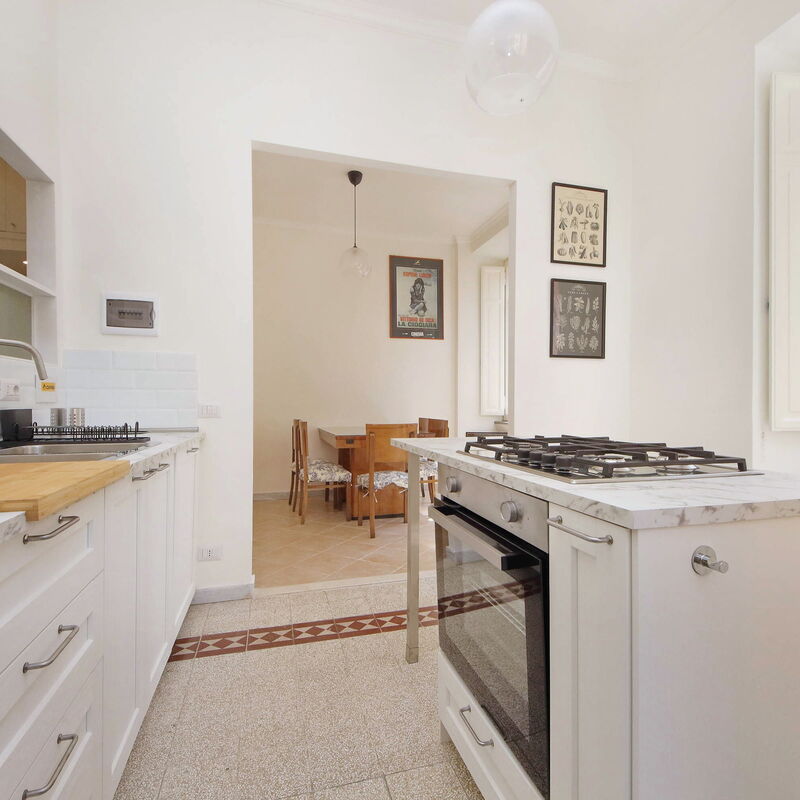 Lovely 2Br Basilica San Giovanni: Cucina, Sala da pranzo