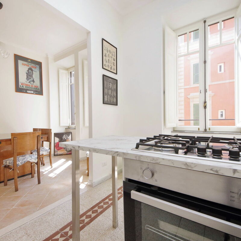 Lovely 2Br Basilica San Giovanni: Cucina, Sala da pranzo