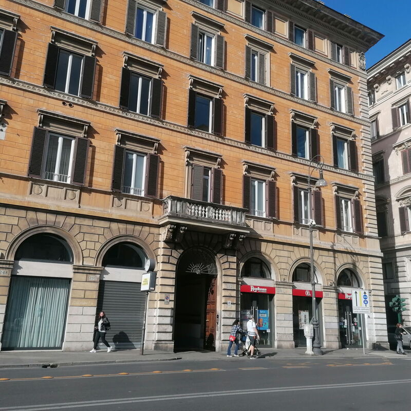 Vittorio Emanuele: Building Exterior