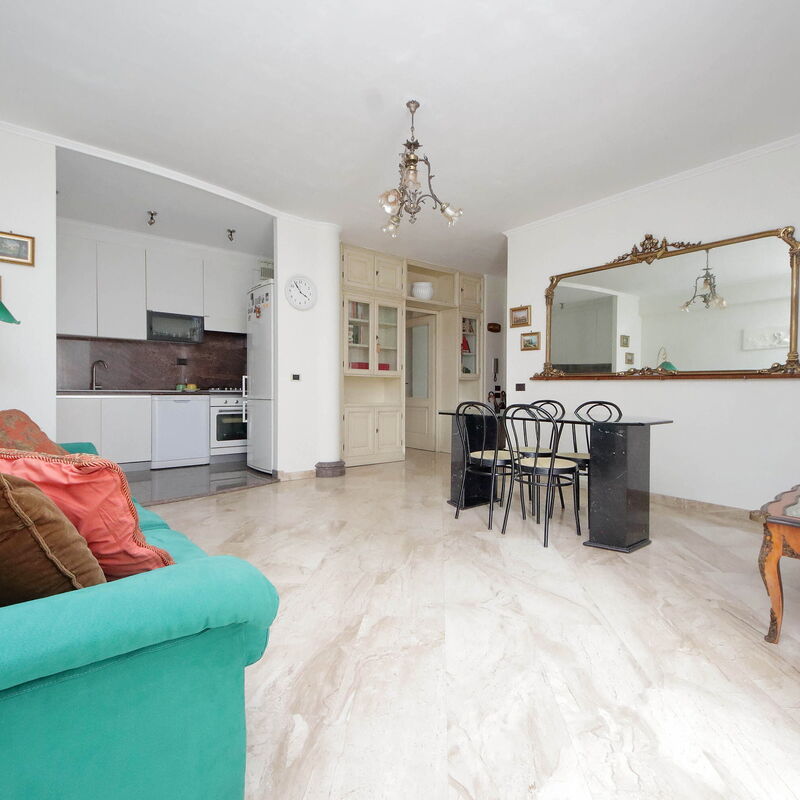 2Bdr with Balcony Close to Roma Tre Ostiense: Salon