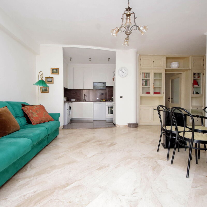 2Bdr with Balcony Close to Roma Tre Ostiense: Salon