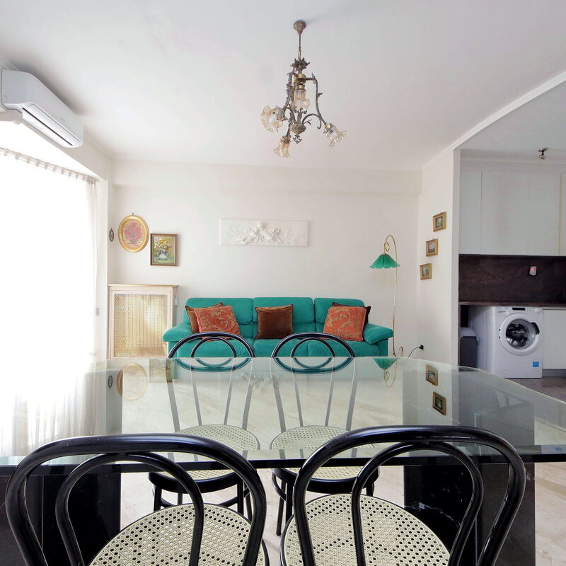 2Bdr with Balcony Close to Roma Tre Ostiense: Cuisine, Salon