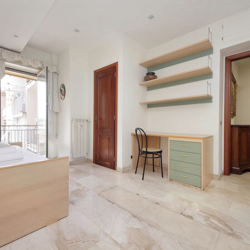 2Bdr with Balcony Close to Roma Tre Ostiense: chambre à coucher