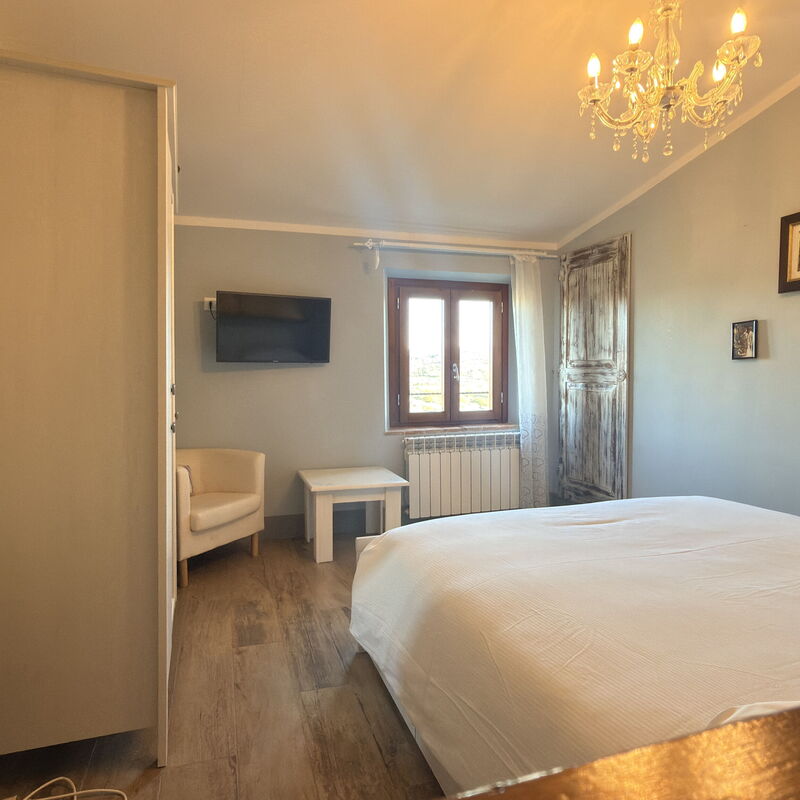 Charming Apartment by Halldis: chambre à coucher