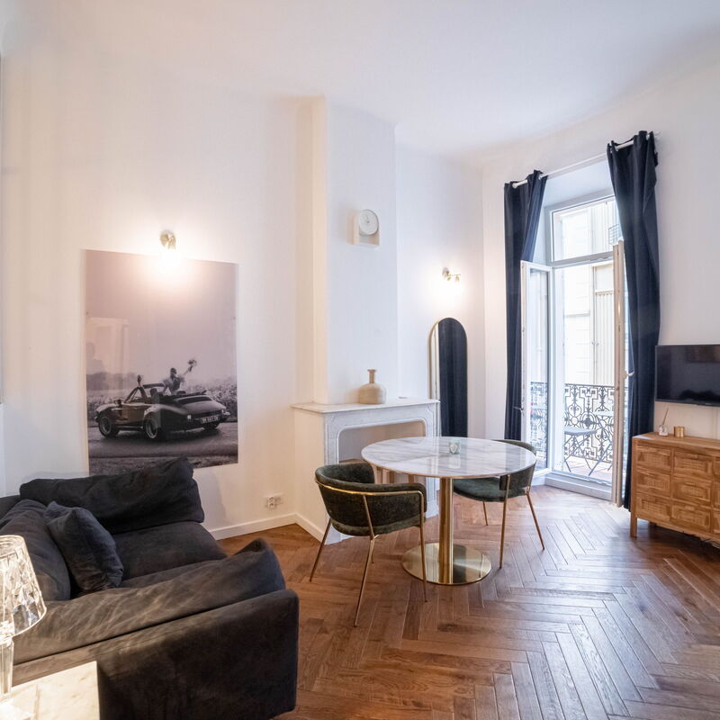 Diamond Apartment: Dining Room, Kitchen, Living Room