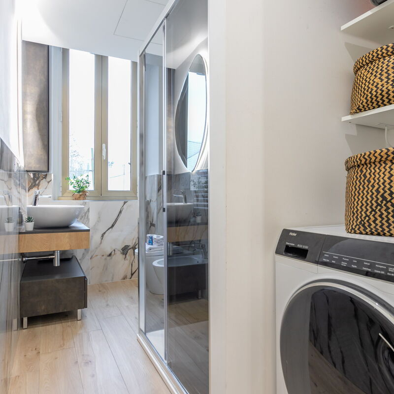 Bartolini Modern 2 Bedrooms by Halldis: Bathroom