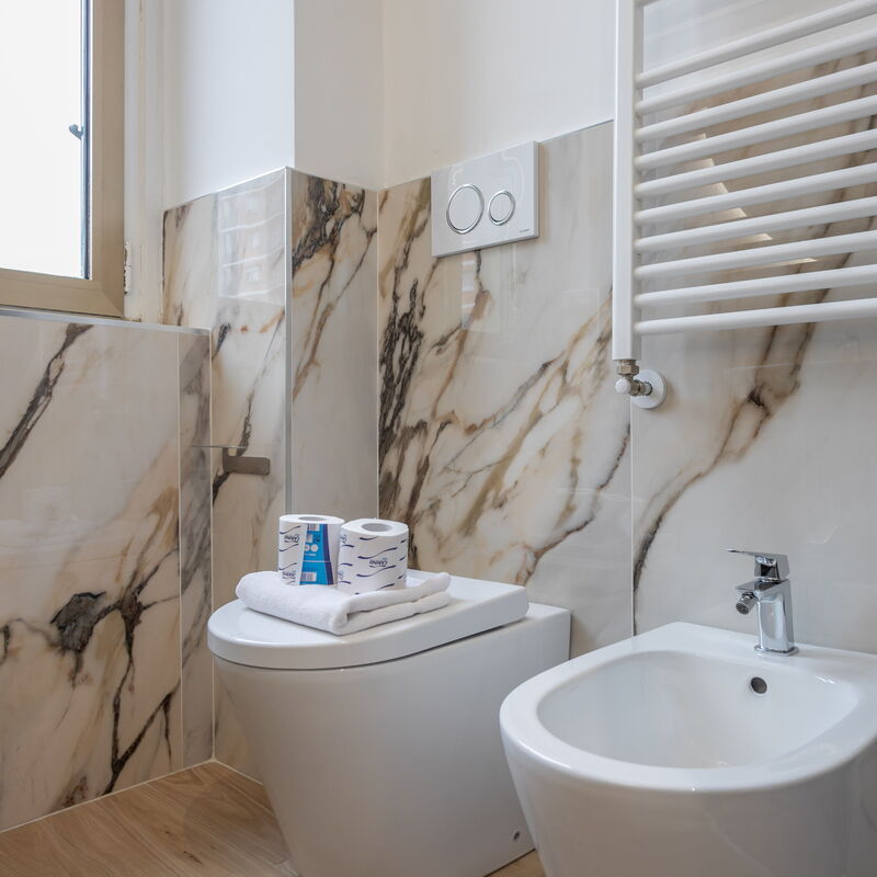 Bartolini Modern 2 Bedrooms by Halldis: Bathroom