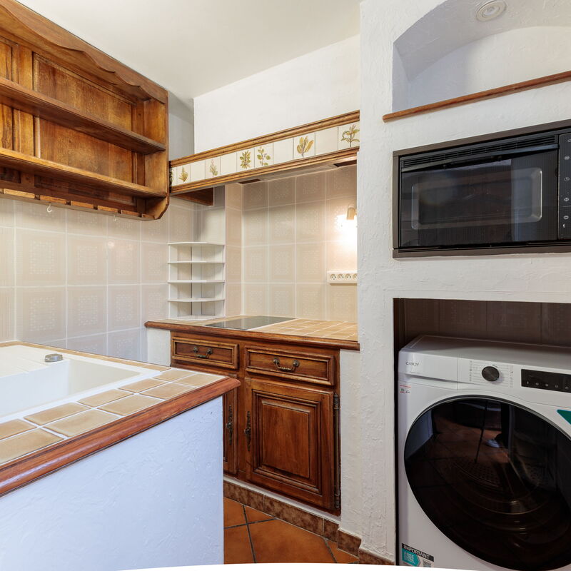 Villa Eden 2: Kitchen