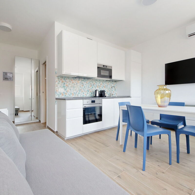 Via Appia New Modern Flat - Near Metro San Giovanni: Cuisine, Salle à manger, Salon