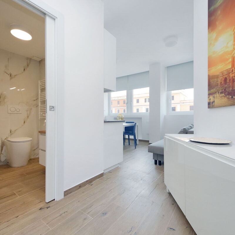 Via Appia New Modern Flat - Near Metro San Giovanni: Salle de bain, Salon
