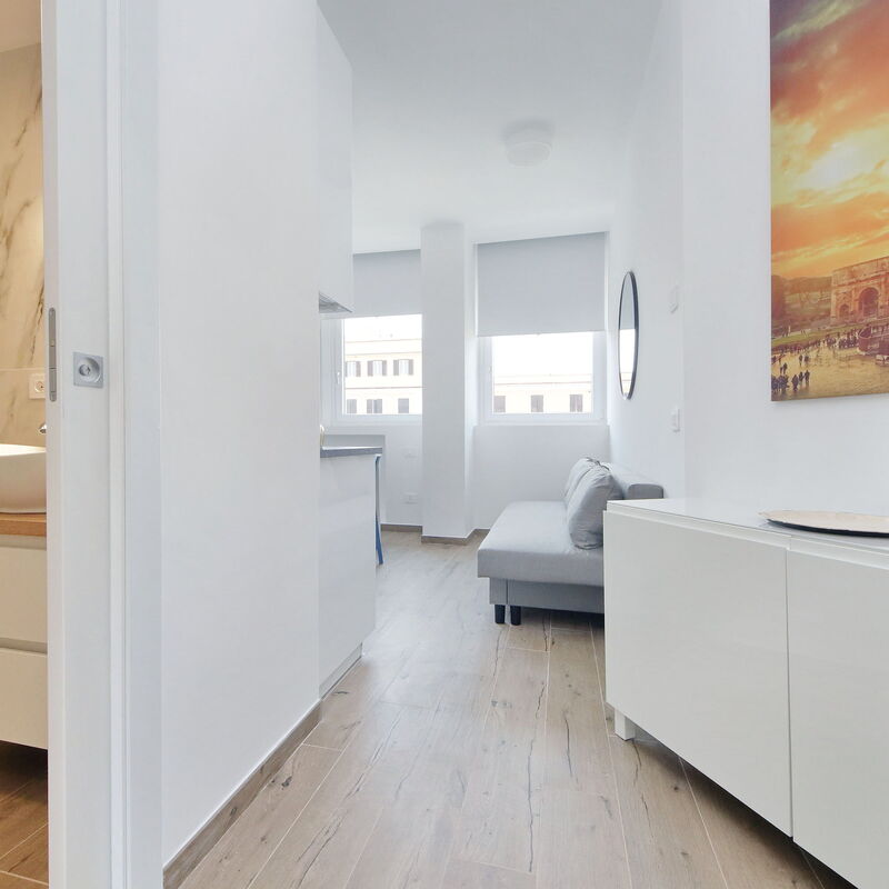 Via Appia New Modern Flat - Near Metro San Giovanni: Salle de bain, Salon